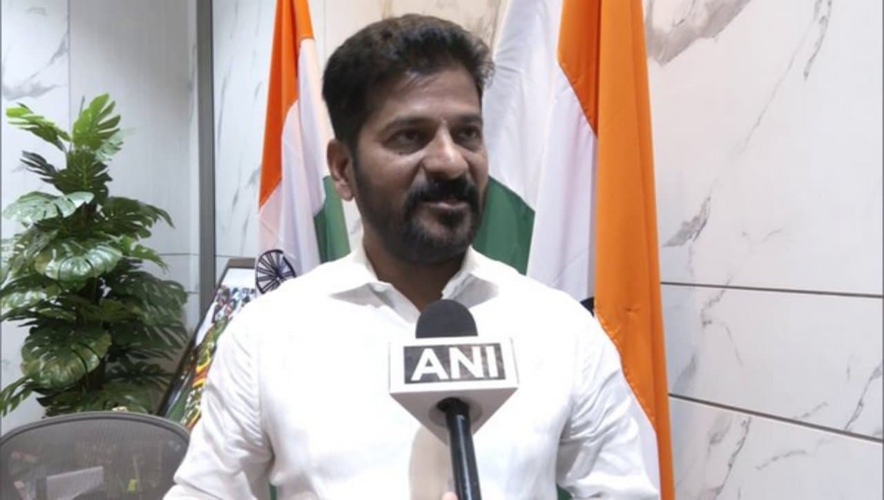 तेलंगाना कांग्रेस प्रमुख ए रेवंत रेड्डी नजरबंद, TSPSC पेपर लीक मामले में छात्रों का विरोध-प्रदर्शन