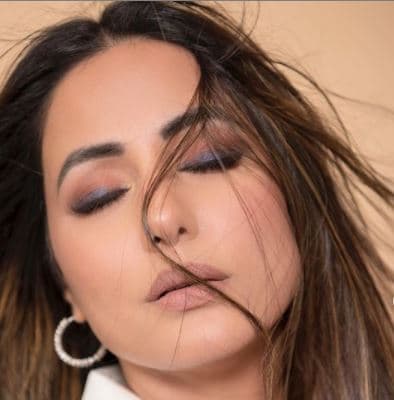 हिना खान ने लेटेस्ट फोटोशूट से फैंस को बनाया दीवाना, 'तूफानी सीनियर' की अदाओं से नहीं हटेगी नजर