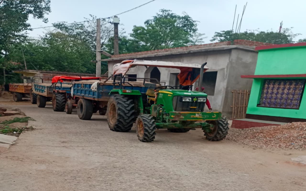 पूर्वी सिंहभूम के दर्जनों बालू घाट पर धड़ल्ले से बालू तस्करी जारी, हर महीने इतने लाख रुपये की हो रही वसूली