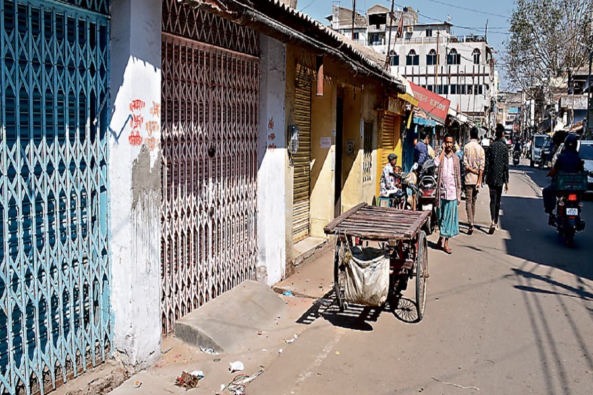 झारखंड में व्यापारियों के हड़ताल से 100 करोड़ का कारोबार प्रभावित, लोडिंग-अनलोडिंग का काम भी ठप