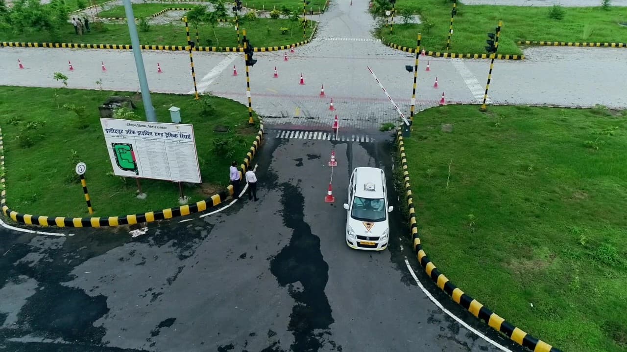धनबाद में ट्रैफिक लाइट सिग्नल नहीं, 12 साल से यह सिस्टम घोषणाओं तक ही सीमित