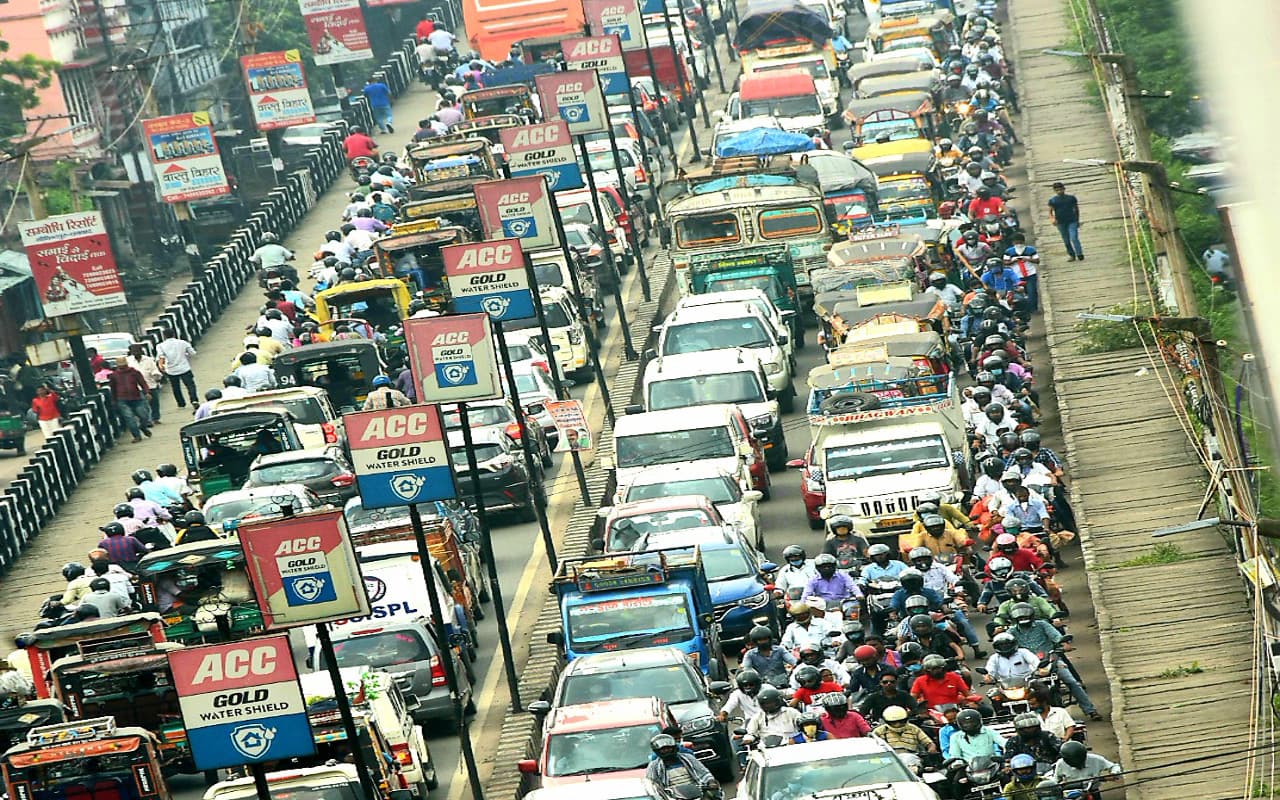 बिहार: दुर्गा पूजा को लेकर ट्रैफिक प्रबंधन में जुटा प्रशासन, जानिए किन इलाकों में होगी अधिक भीड़