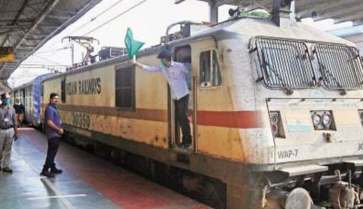 IRCTC/Indian Railways Latest News : त्योहारी सीजन में रेलवे ने बदला नियम, आसान होगी टिकटों की बुकिंग