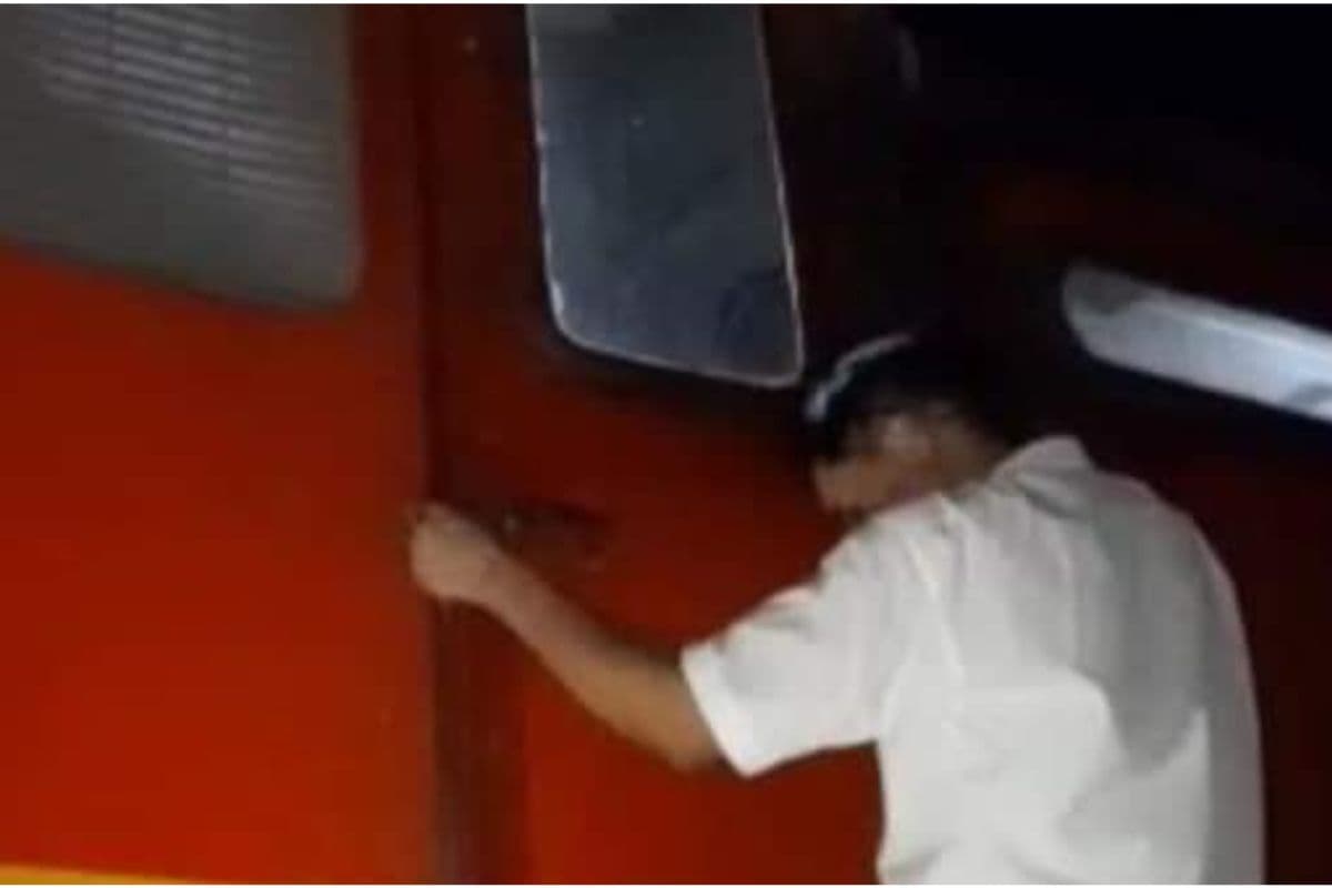 हावड़ा-जयनगर पैसेंजर ट्रेन सिग्नल पार कर फिर लौटी पीछे , यात्रियों ने किया हंगामा