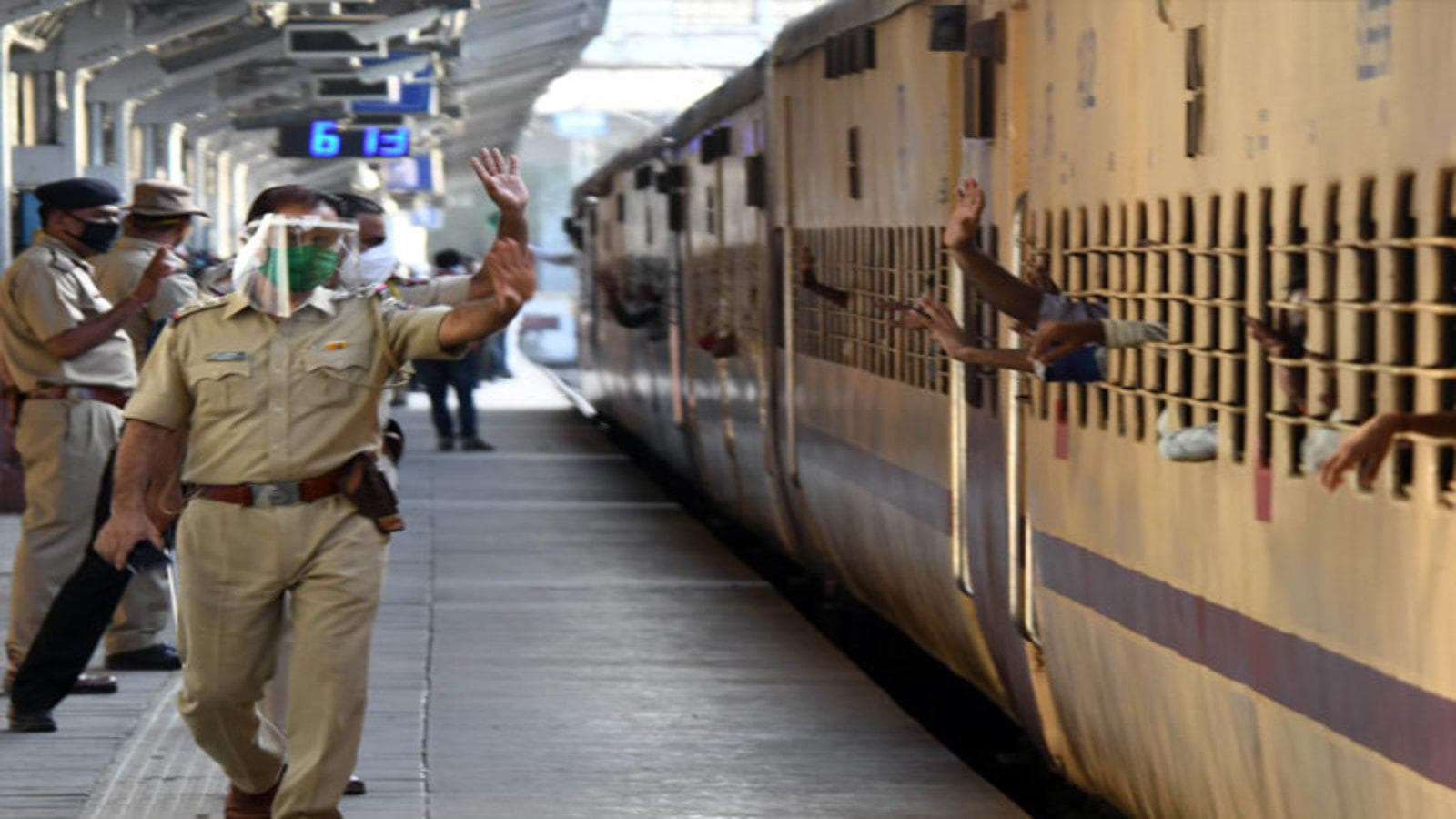 कोरोना : अहमदाबाद से चली स्पेशल ट्रेन 20 घंटे की देरी से पहुंची दानापुर