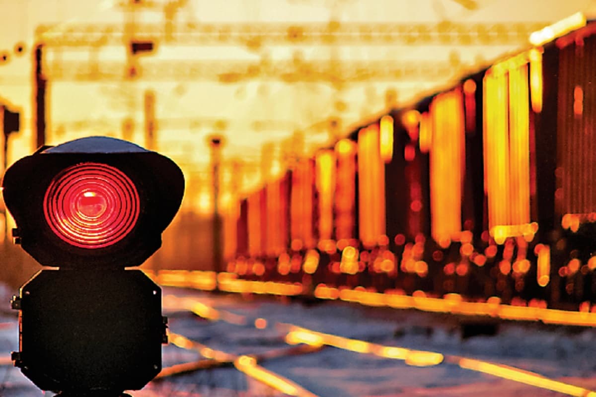 झारखंड में बड़ा रेल हादसा टला, स्टेशन मास्टर ने नहीं दिखायी होती तत्परता तो चली जाती सैंकड़ों जानें