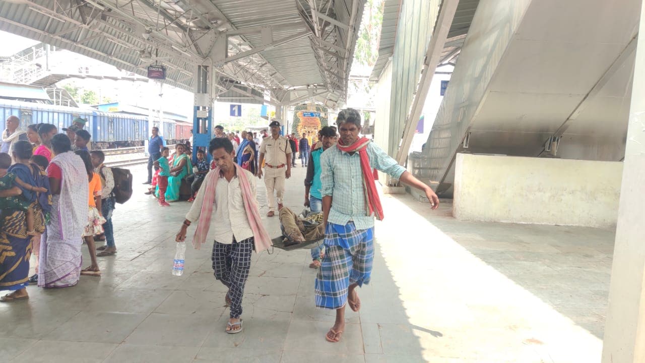Jharkhand News: हिमगिरी एक्सप्रेस में सफर के दौरान झारखंड में बिहार के यात्री की तबीयत बिगड़ने से मौत