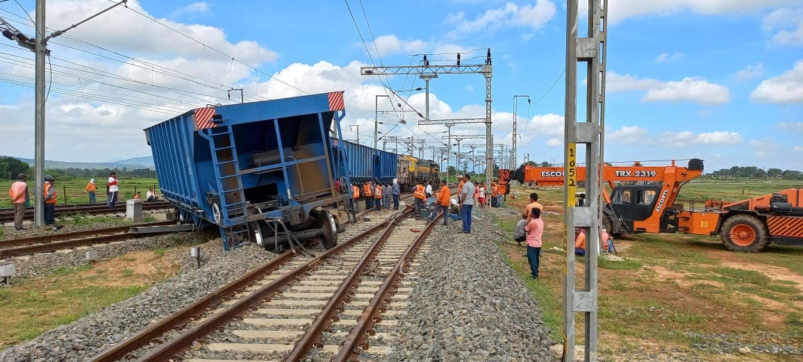 Train News Jharkhand:झारखंड के लातेहार में टला बड़ा ट्रेन हादसा,मालगाड़ी के दो डिब्बे बेपटरी,कोई हताहत नहीं