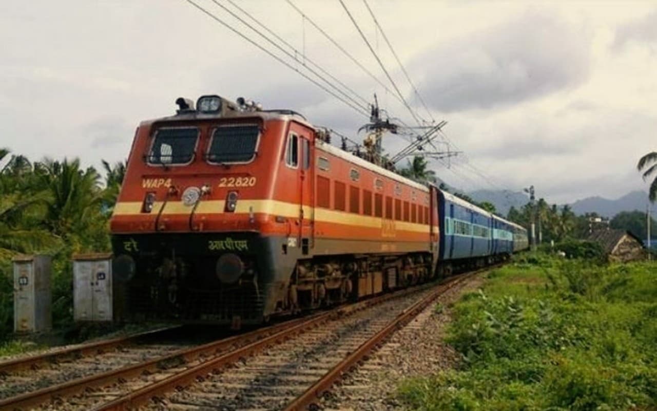 बिहार: कई स्पेशल ट्रेन का परिचालन, वाराणसी इंटरसिटी कैंसिल, पटना इंटरसिटी एक्सप्रेस का इस स्टेशन पर भी ठहराव