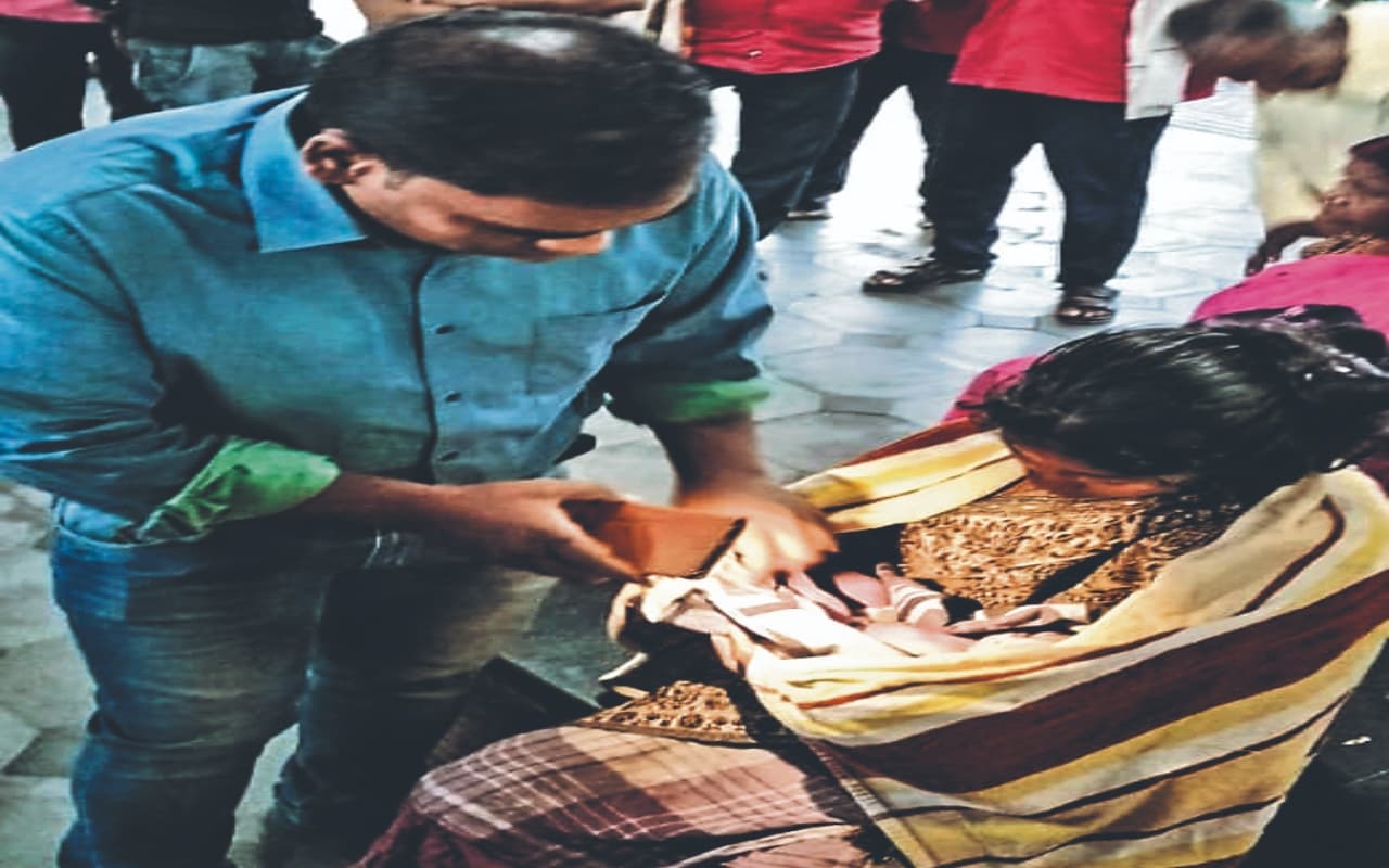 राउरकेला स्टेशन पर जमशेदपुर की महिला ने ट्रेन में दिया बच्चे को जन्म, जच्चा-बच्चा दोनों स्वस्थ