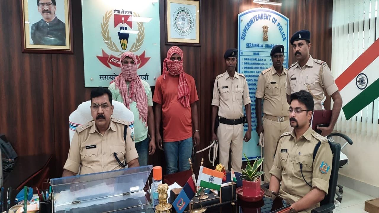 Jharkhand Crime News: झारखंड में ट्रिपल मर्डर केस में रेड, शूटर शेरू सरदार चढ़ा पुलिस के हत्थे, बतायी वजह