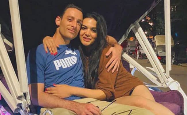 Trishala Dutt ने शेयर की ग्लैमरस तसवीरें, ब्लू ड्रेस में बहद स्टाइलिश दिखीं स्टारकिड