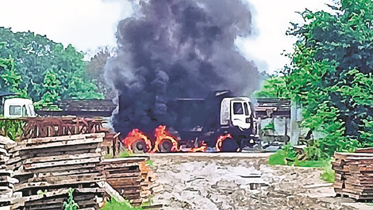 रामगढ़ में सड़क हादसा, चुट्टुपाल घाटी में एलपीजी गैस लदा टैंकर पलटा, चालक गंभीर रूप से घायल