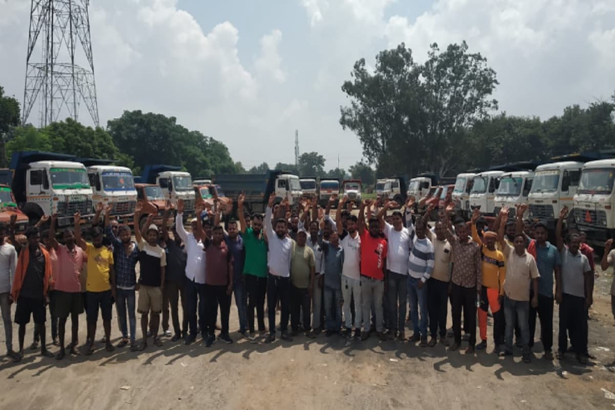 रांची : ट्रक और हाईवा संचालकों की अनिश्चितकालीन हड़ताल आज से शुरू, जानें क्यों लिया गया ये फैसला