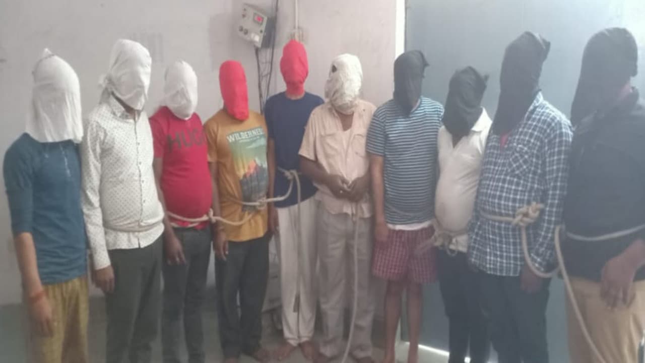 Jharkhand Crime News: कपड़े लदे ट्रक लूटकांड मामले का हजारीबाग पुलिस ने किया खुलासा, 10 आरोपी गिरफ्तार