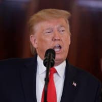 कोरोनावायरस : अमेरिका के राष्ट्रपति डोनाल्ड ट्रंप ने क्यों बदले सुर?