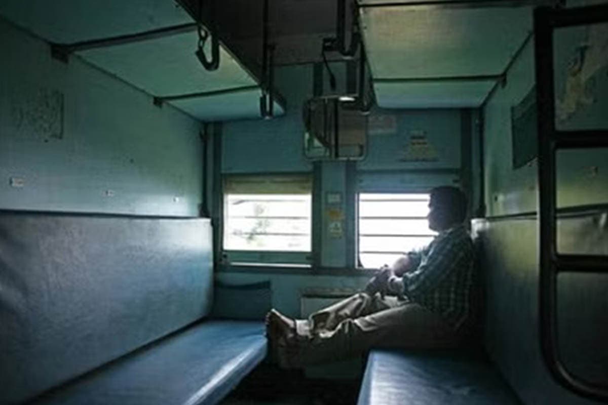 Indian Railways: लोअर बर्थ के क्या हैं नियम, रेलवे टिकट कैसे बुक करें?