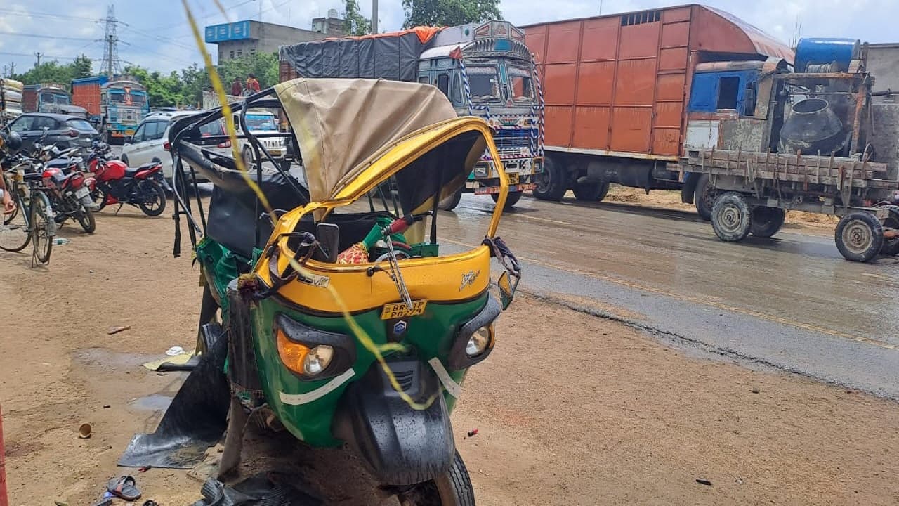 बिहार: स्कार्पियो ने टेंपो में मारी टक्कर, एंबुलेंस हड़ताल के कारण चार मरीजों की अटकी सांसे, एक की मौत