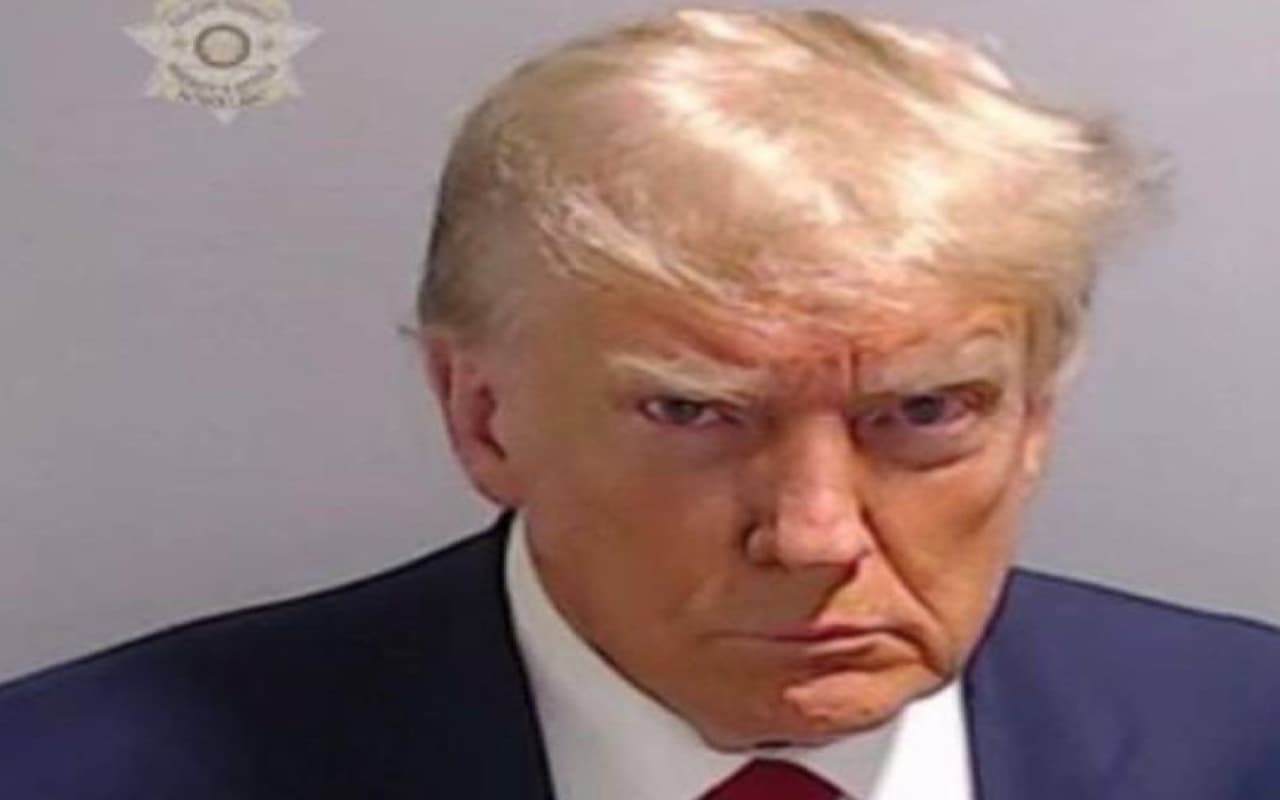 Donald Trump: पूर्व अमेरिकी राष्ट्रपति डोनाल्ड ट्रंप ने किया सरेंडर, चुनाव में धोखाधड़ी और साजिश का आरोप