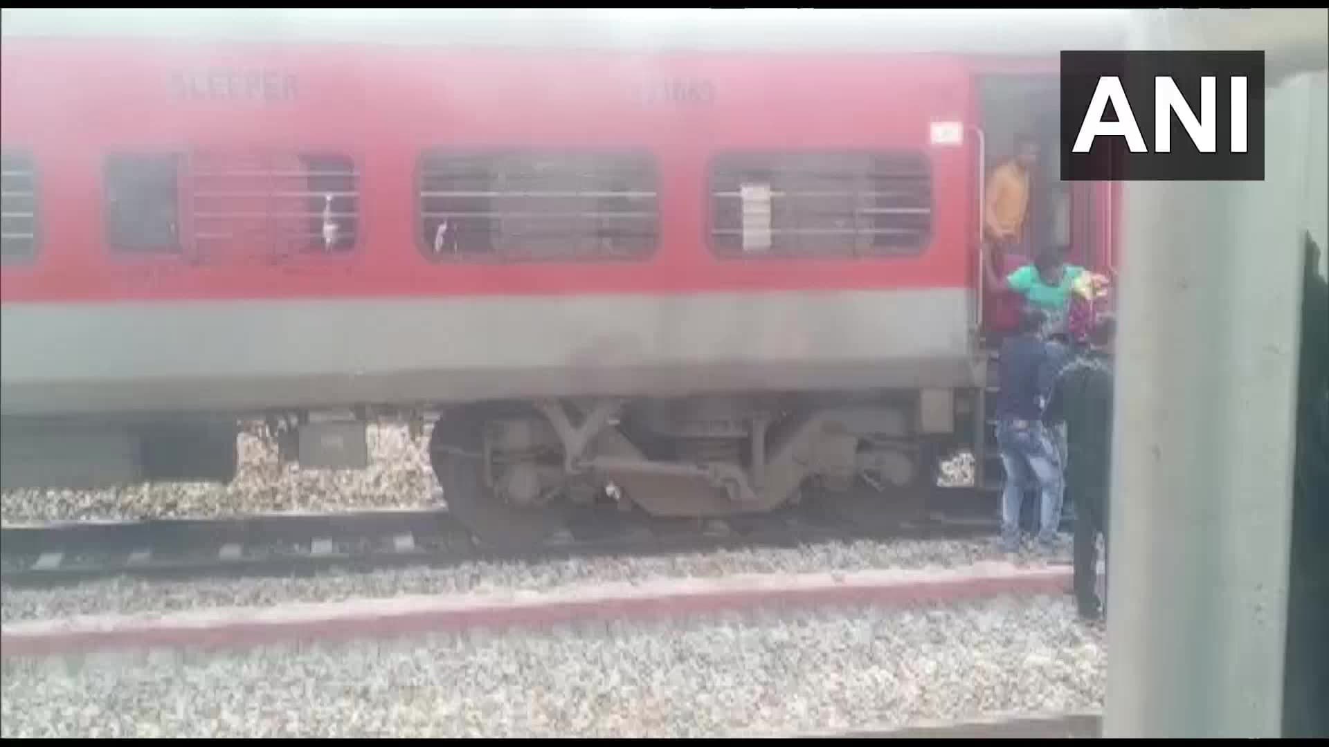 बेंगलुरु-हावड़ा एक्सप्रेस ट्रेन की बोगी में लगी आग, बड़ी घटना टली