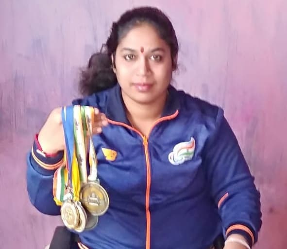 बिहार की बेटी अर्चना बनी मिसाल, छत से गिर कर आधा शरीर गंवाने के बाद भी 14 नेशनल मेडल के साथ सरकारी सेवा की हासिल