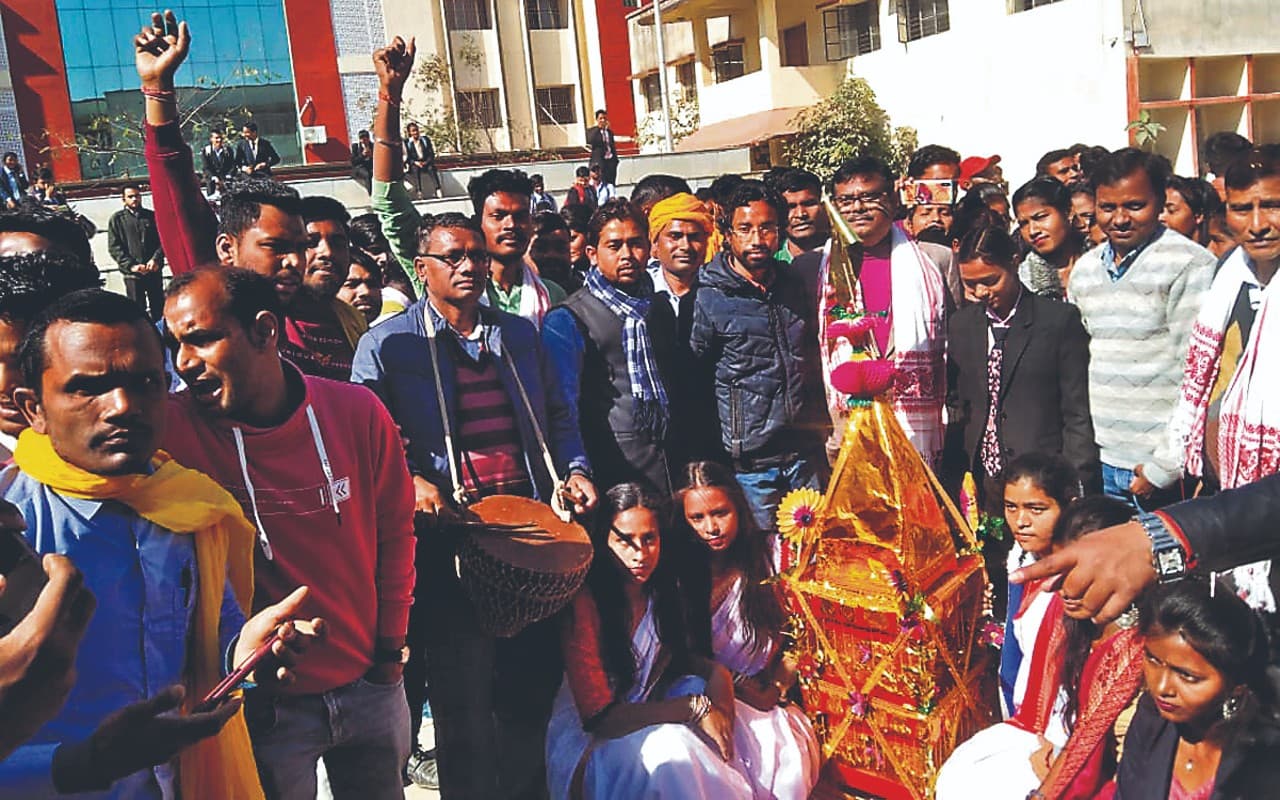 Tusu Festival: रांची के DSPMU में ढोल-नगाड़े की थाप पर मना टुसू महोत्सव, कुलपति ने बताया पर्व का महत्व