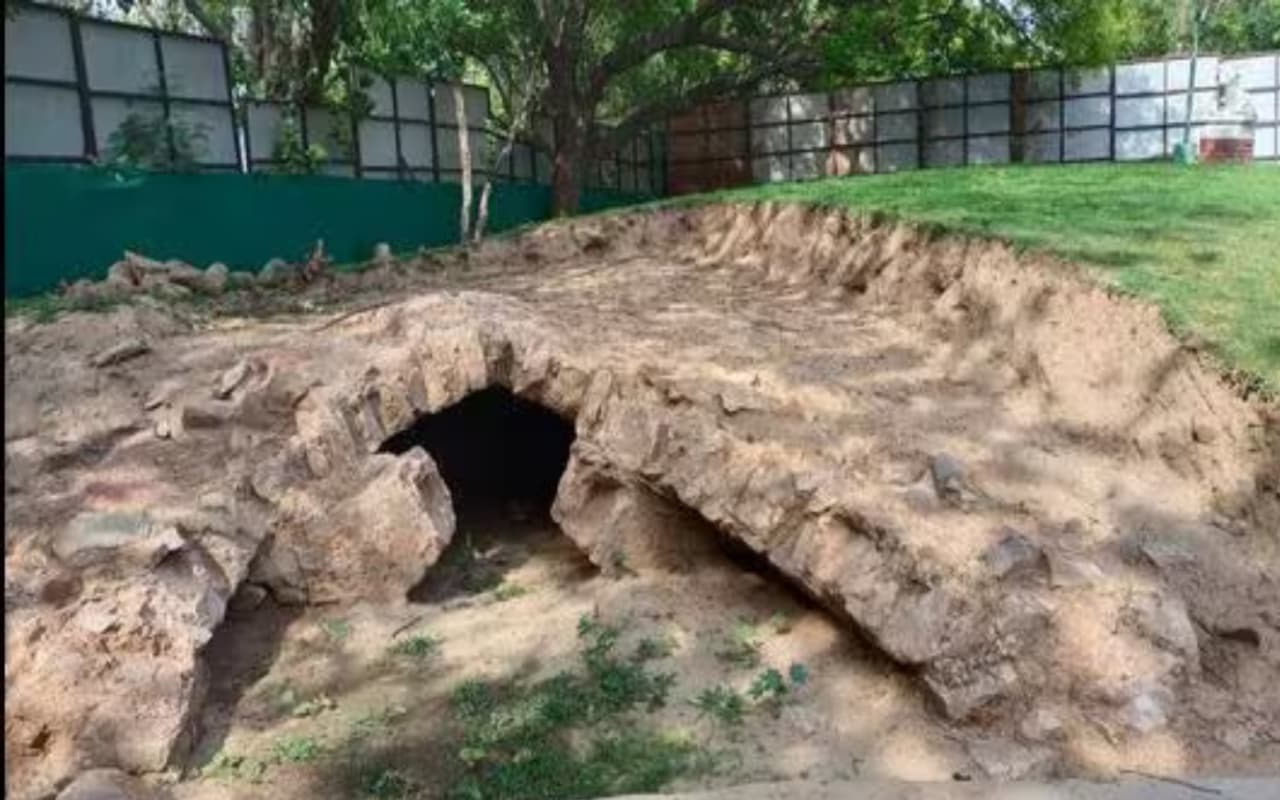 Delhi: सड़क बनाने के लिए खुदाई के दौरान मिली अलाउद्दीन खिलजी वंश की सुरंग