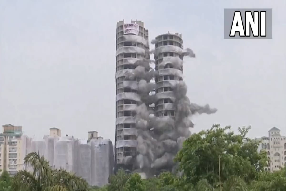 Twin Tower: ट्विन टावर जमींदोंज होने के बाद सोशल मीडिया पर मीम्स की बाढ़, देखिए कुछ मजेदार पोस्ट