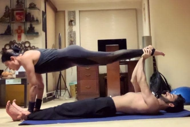 Bhojpuri News: सिर पर हार्मोनियम रखकर निरहुआ प्रोग्राम करने जाते थे, जानिए कैसा था भोजपुरी स्टार का कठिन दौर