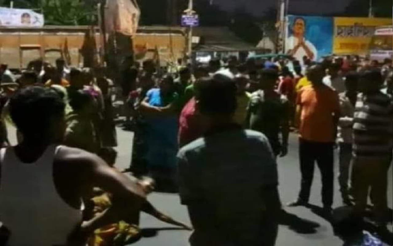 पिता की गिरफ्तारी के बाद पुत्री ने लगाई फांसी, सड़क अवरोध कर स्थानीय लोगों ने किया प्रदर्शन