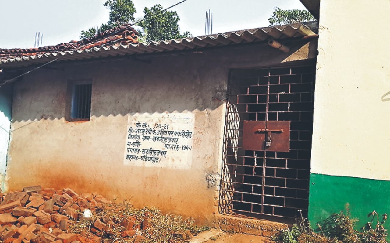 गोड्डा : मनरेगा के तीन करोड़ से अधिक पशु शेड व सिंचाई कूप के रुपये हैं बकाया, एक साल से नहीं   हुआ है भुगतान