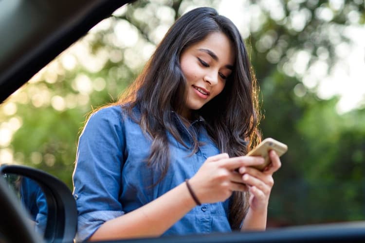 Uber कैब में क्या-क्या भूल जाते हैं लोग? आधार कार्ड से लेकर केक तक...