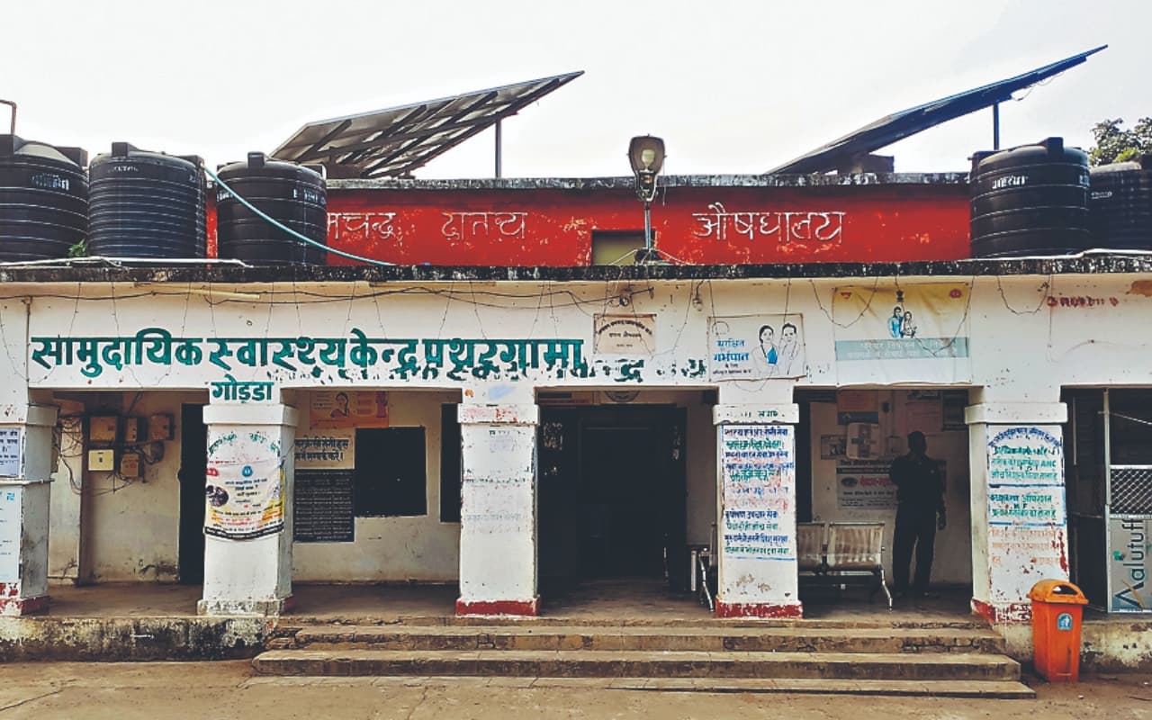 गोड्डा : सीएचसी पथरगामा में दो एंबुलेंस हैं खराब, मरीजों को ही रही है परेशानी