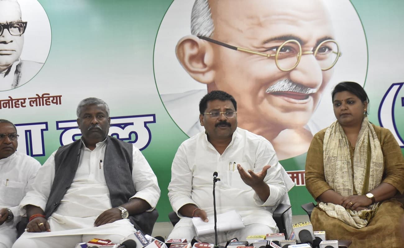 जदयू का मोदी सरकार पर आरोप, कहा- पिछड़े-अतिपिछड़े से खिलवाड़ कर रही है केंद्र, साजिश के तहत रोकी छात्रवृति