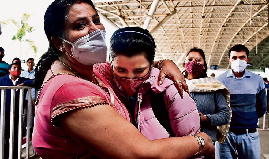 यूक्रेन से लौट भावुक हुई झारखंड की अर्पिता, बताया- तिरंगे के कारण कैसे हो गया सफर आसान