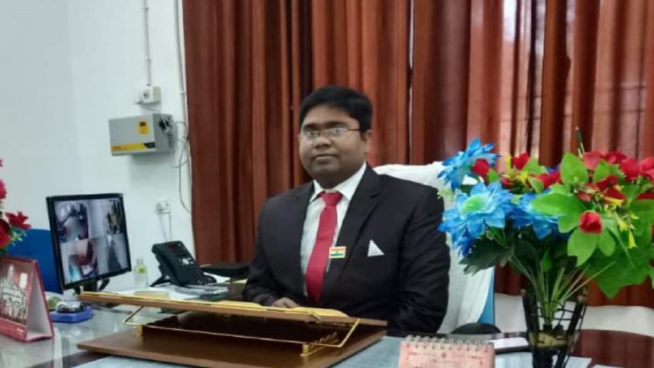 झारखंड के बीडीओ को पश्चिम बंगाल के ठग ने लगाया 4 लाख रुपये का चूना, सोने के सिक्के के नाम पर ऐसे की ठगी