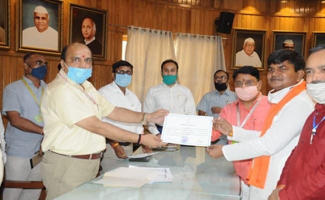 राज्यसभा के लिए निर्विरोध चुने गये भाजपा उम्मीदवार जय प्रकाश निषाद