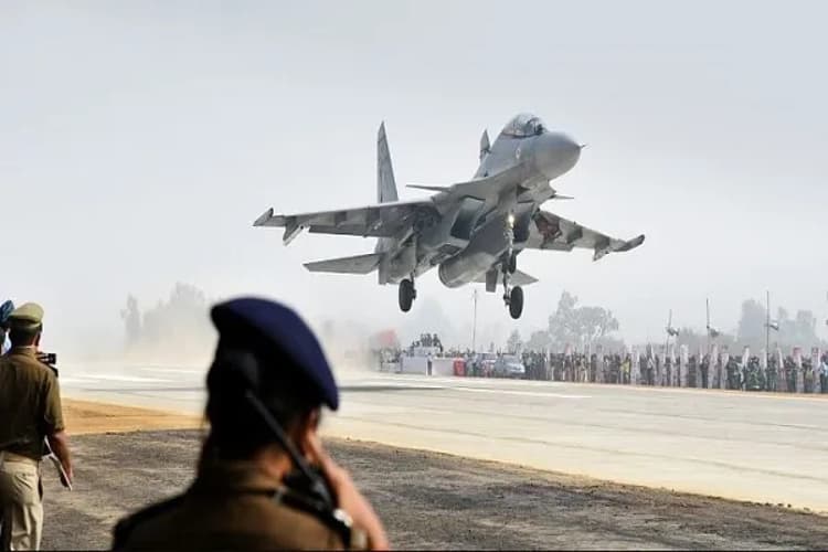 पूर्वांचल एक्सप्रेस-वे पर अपनी शक्ति का प्रदर्शन करेंगे वायु सेना के लड़ाकू विमान, आज दिखेगा साहस-रोमांच