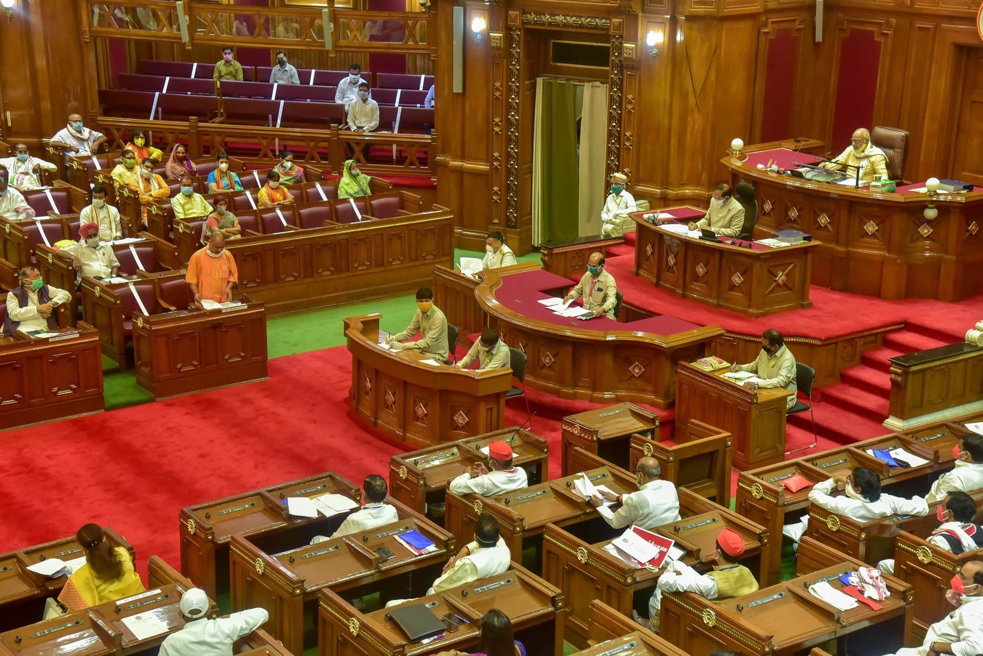 यूपी विधानसभा के मानसून सत्र के पहले दिन दिखा बदला-बदला सा नजारा, जानें खास बातें