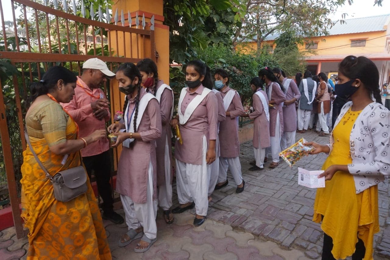 UP Board exam 2022: बोर्ड की 12वीं क्लास की अंग्रेजी परीक्षा का पेपर लीक, इन जिलों में रद्द हुआ एग्जाम
