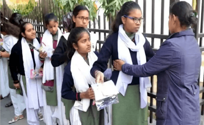 UP Bord Exam: 56 संवेदनशील और 15 अतिसंवेदनशील केंद्रों पर अब रहेगी नजर, यह है कारण