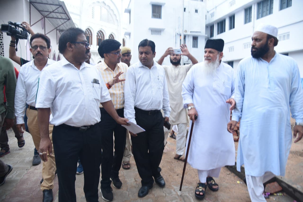 UP madarsa survey: 11 सवालों के जवाब पूछकर मदरसे की इनकम और कोर्स की जानकारी जुटा रही टीम