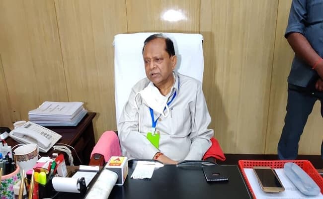 Coronavirus in UP : सीएम योगी की टीम-11 में शामिल मंत्री पत्नी सहित पाए गए कोरोना पॉजिटिव, संपर्क में आए लोगों को किया जा रहा चिन्हित