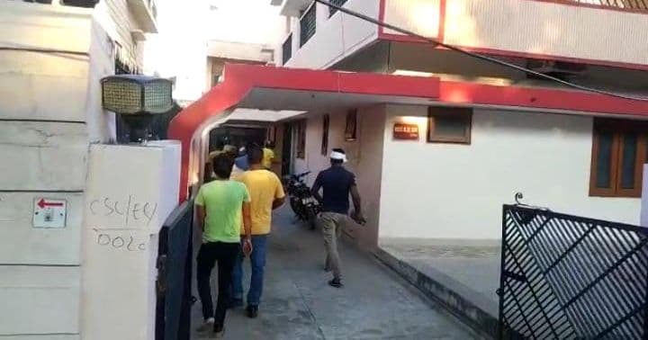 BA की छात्रा नोएडा से हुई लापता, MA में पढ़नेवाली सहेली के साथ लिव-इन में रहती मिली, पुलिस पसोपेश में