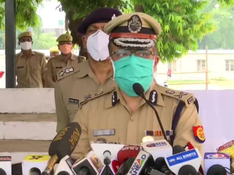 UP में मां-बेटी आत्मदाह मामला : 4 पुलिसकर्मी निलंबित, MIM नेता कदीर खान गिरफ्तार