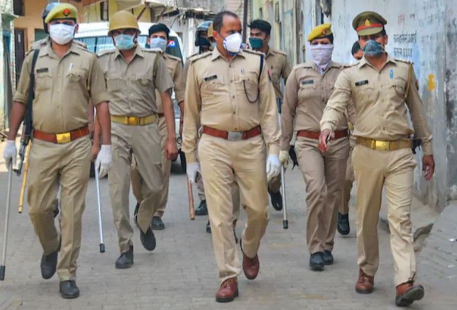 यूपी में शाहजहांपुर कोर्ट के अंदर वकील की दिन-दहाड़े गोली मारकर हत्या, तमंचा छोड़कर भागे बदमाश