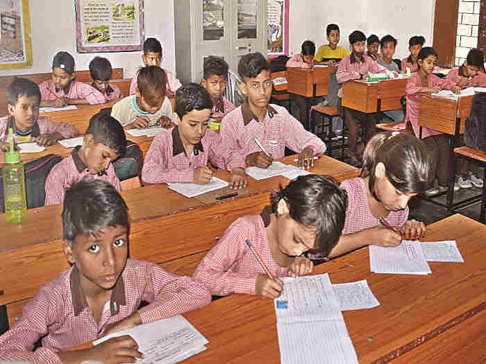 UP News: प्राइमरी शिक्षक भी होंगे डिजिटली स्मार्ट, स्कूलों में अब डिजिटल रजिस्टर का होगा इस्तेमाल