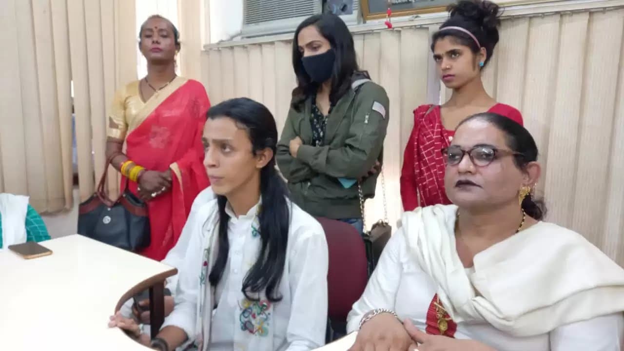 यूपी में 10 लाख किन्नर बनाएंगे अखिलेश यादव को सीएम, वाराणसी में सलमान किन्नर का बड़ा ऐलान