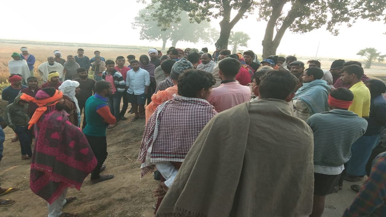 Bihar News: भोजपुर में बेखौफ अपराधियों ने मॉर्निंग वॉक कर रही महिला को मारी गोली, छात्र की हत्या कर फेंका शव Bihar News: भोजपुर में बेखौफ अपराधियों ने मॉर्निंग वॉक कर रही महिला को मारी गोली, छात्र की हत्या कर फेंका शव