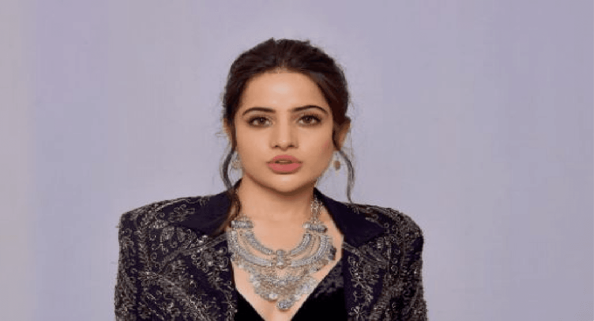 Urfi Javed ने पहली बार फैंस को मिलवाया अपने ‘बॉयफ्रेंड’ से, Kiss देती आईं नजर, VIDEO